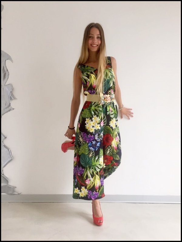 Jumpsuit in fantasia tropicale e cintura elasticizzata con fiori applicati.