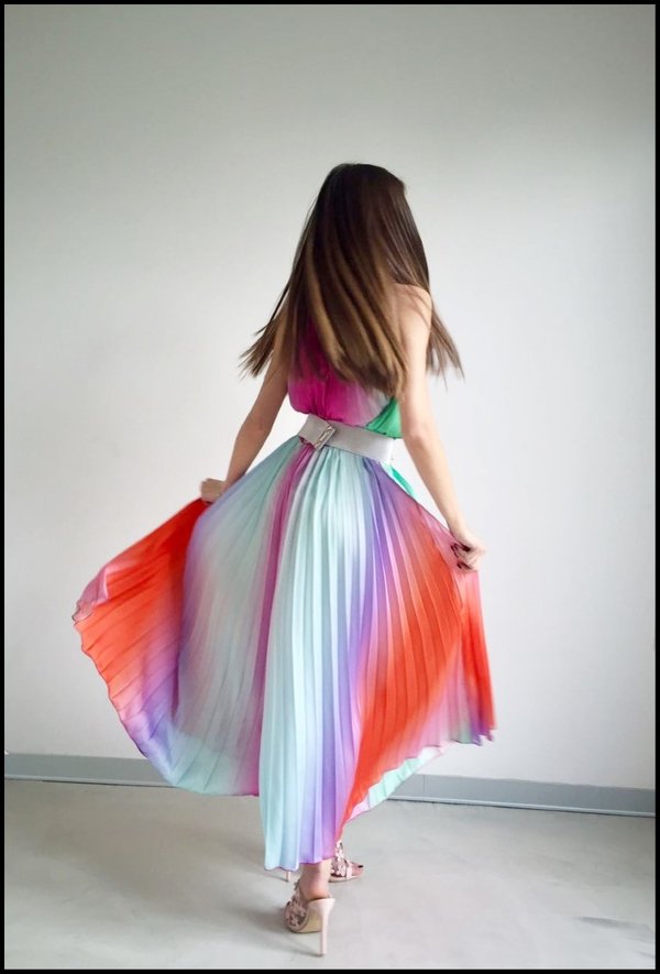 Favolosi multicolor per questa jumpsuit in plissè.