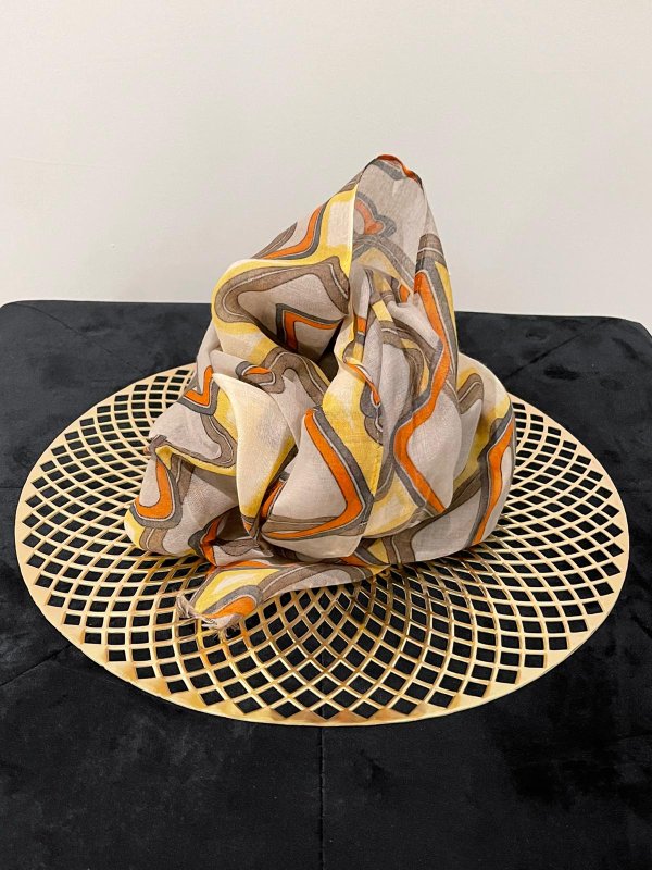 Foulard fantasia geometrica gialla.