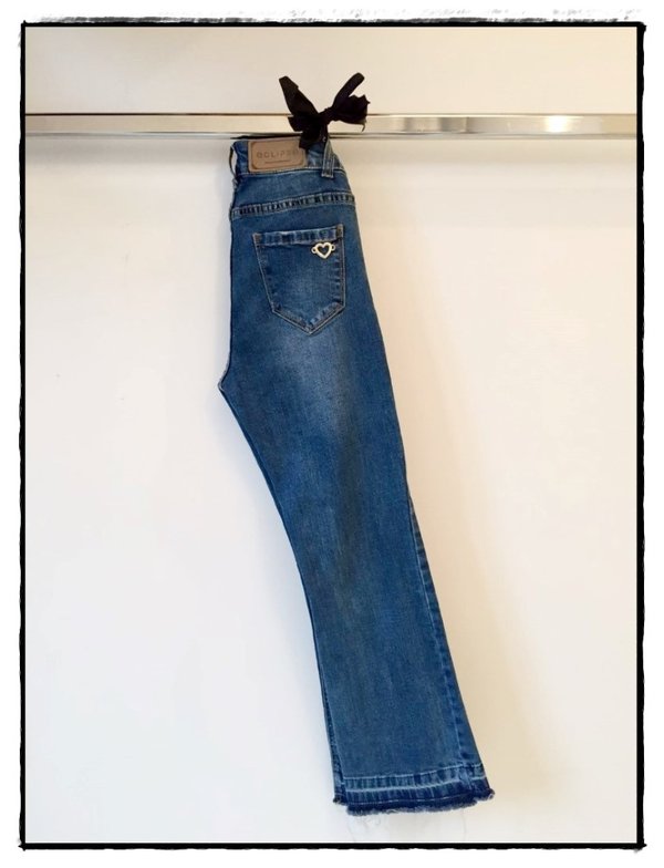 Jeans bielastico corto zampetta sfrangiato.