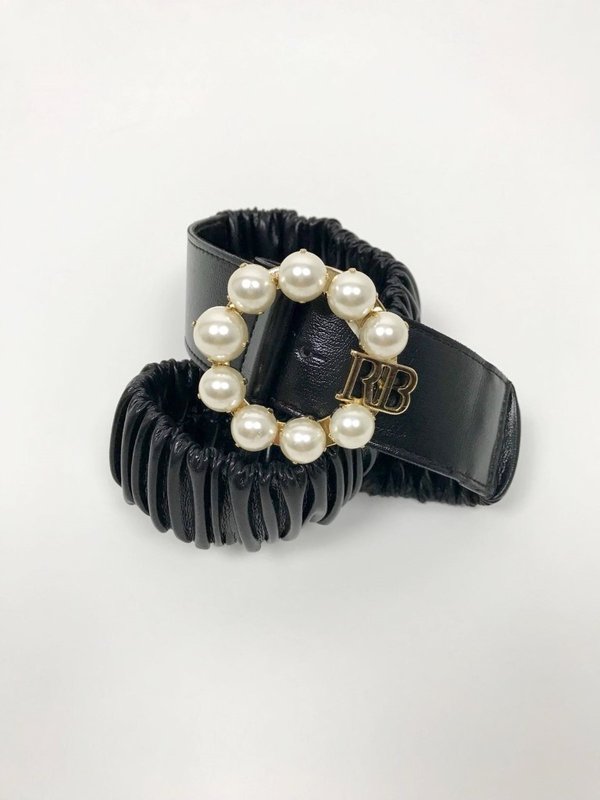 Cintura in ecopelle nera con fibbia perle. Roberta Biagi. ( H 4 cm )