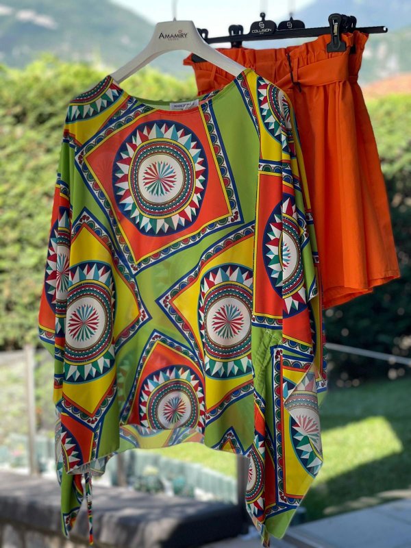 Camicia poncho fantasia multicolor e short arancio