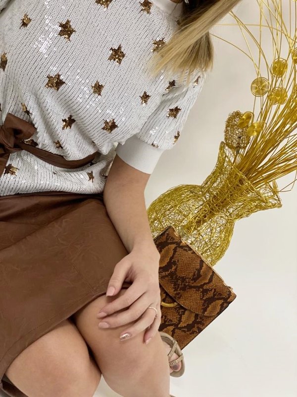 Outfit STARS e borsa stampa pitone.