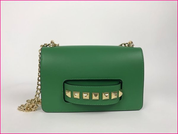 Tracolla verde in vera pelle con borchie dorate. ( 23x14x7 )