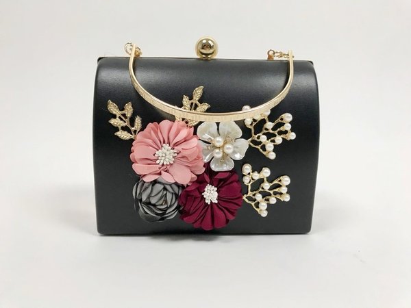 Minibag nera con fiori e perle applicate. ( 16x12x8 )