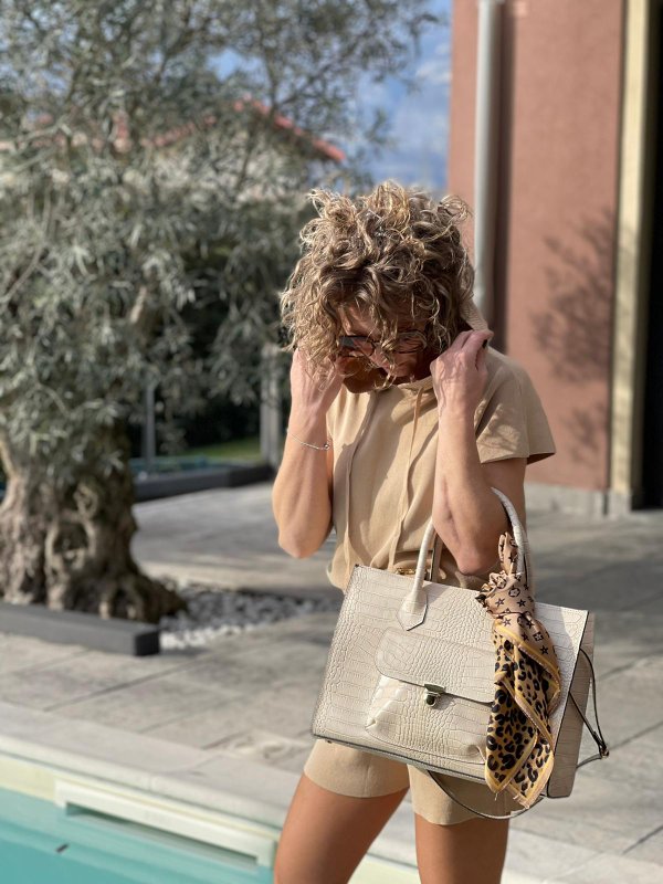 Splendida borsa in stampa cocco con foulard animalier e completo 