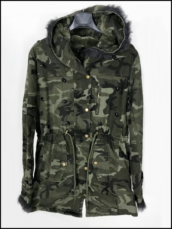 Parka camouflage Farina 00 con cappuccio, dettagli in lapin e pietre nere.