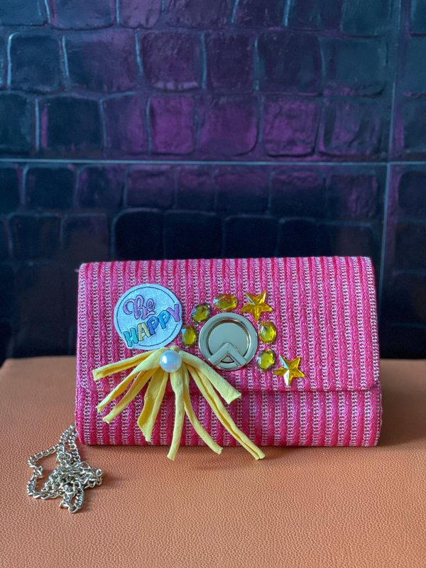 Pochette rosa bubble BE HAPPY . Hand made.