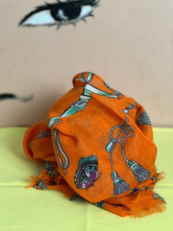 Foulard arancio  fantasia catene e farfalle.