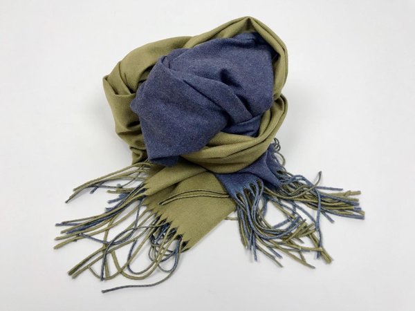 Pashmina bicolore con frange blu-verde.