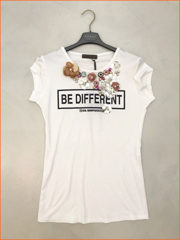 T-shirt BE DIFFERENT con applicazioni di pietre e fiori. Gil Santucci.