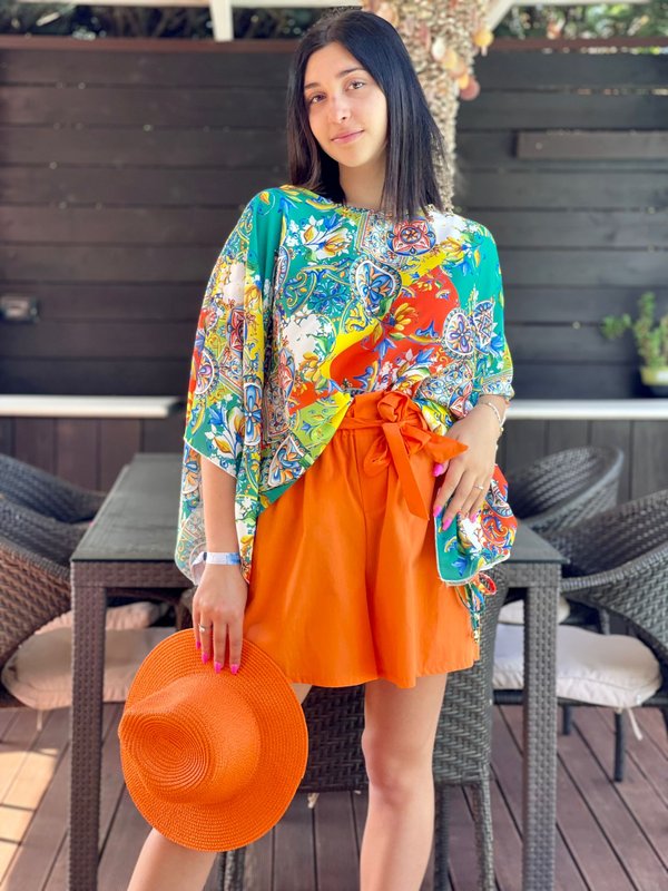 Poncho fantasia Positano e short arancio