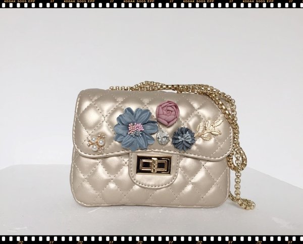 Mini Bag in ecopelle beige con fiori e tracolla dorata. ( 12x18x7 )