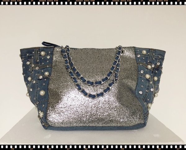 Borsa in jeans e perle. ( 29x50x24 )