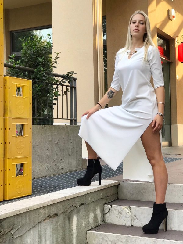 Abito midi bianco con spacco Gil Santucci.