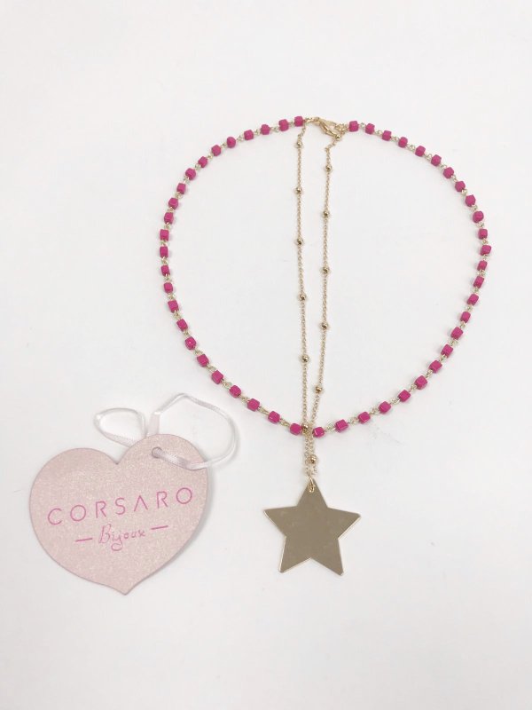 Collana girocollo fucsia con stella dorata. Corsaro.