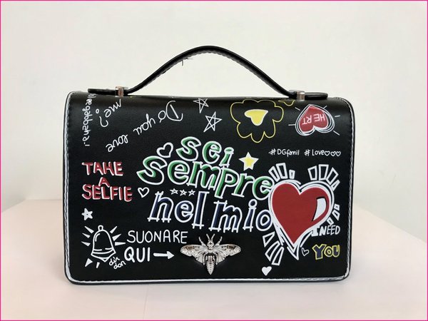 Borsa Cuore nera street style con tracolla. ( 23x15x7 )