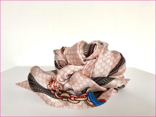 Foulard fantasia catene rosa.