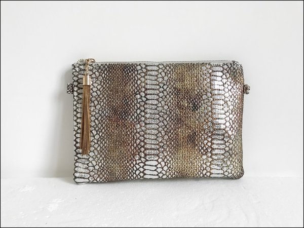 Pochette stampa pitone color argento/oro. ( 26x18x4 )