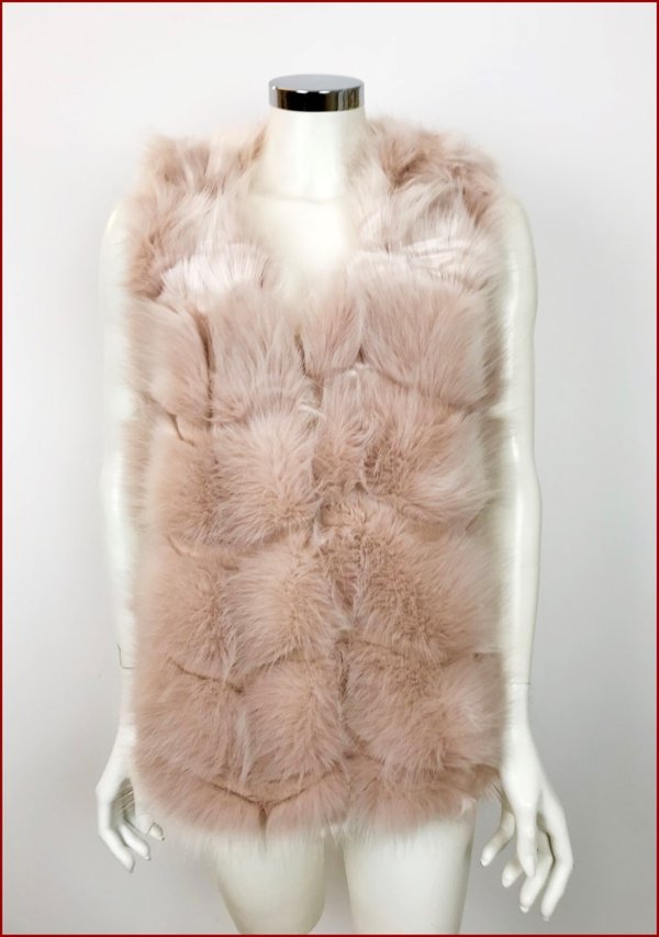 Gilet rosa in pelliccia ecologica.