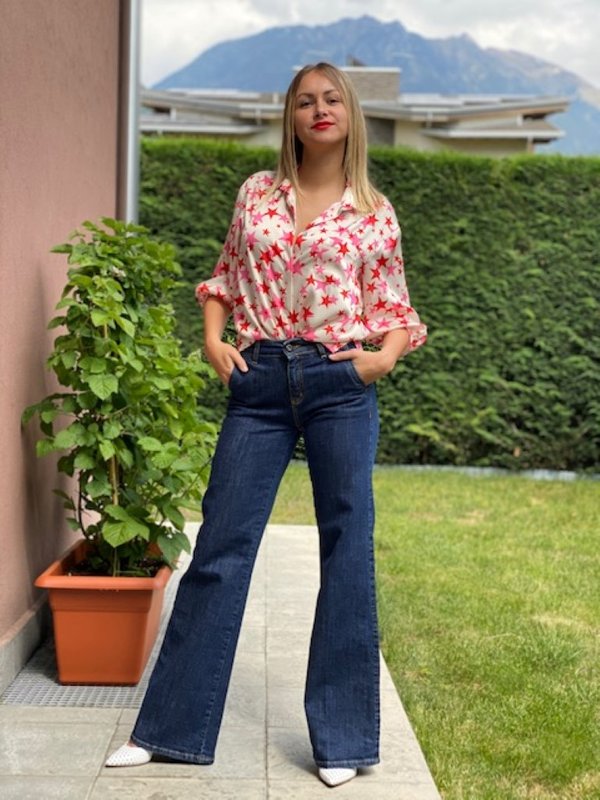 Jeans zampa con camicia fantasia STARS.