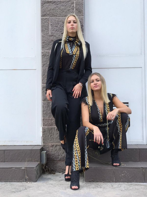 Jumpsuit, tailleurs e body, Nualy. Giulia Cavallini e Gaia Domenighini Model.